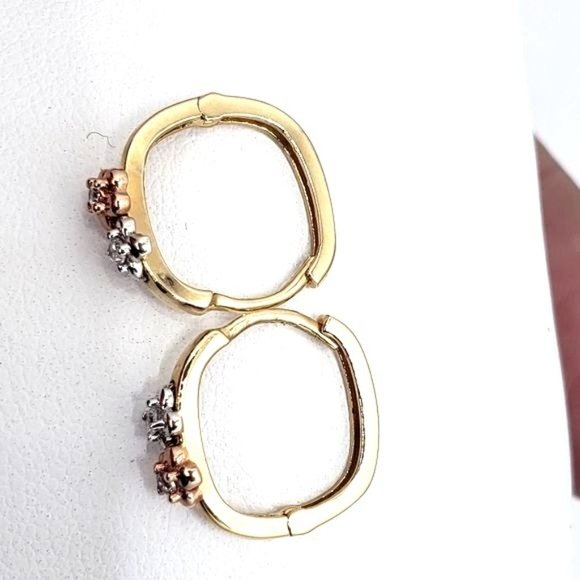 14K 3C 4mm Flower CZ Huggies Earrings - Picture 5 of 9